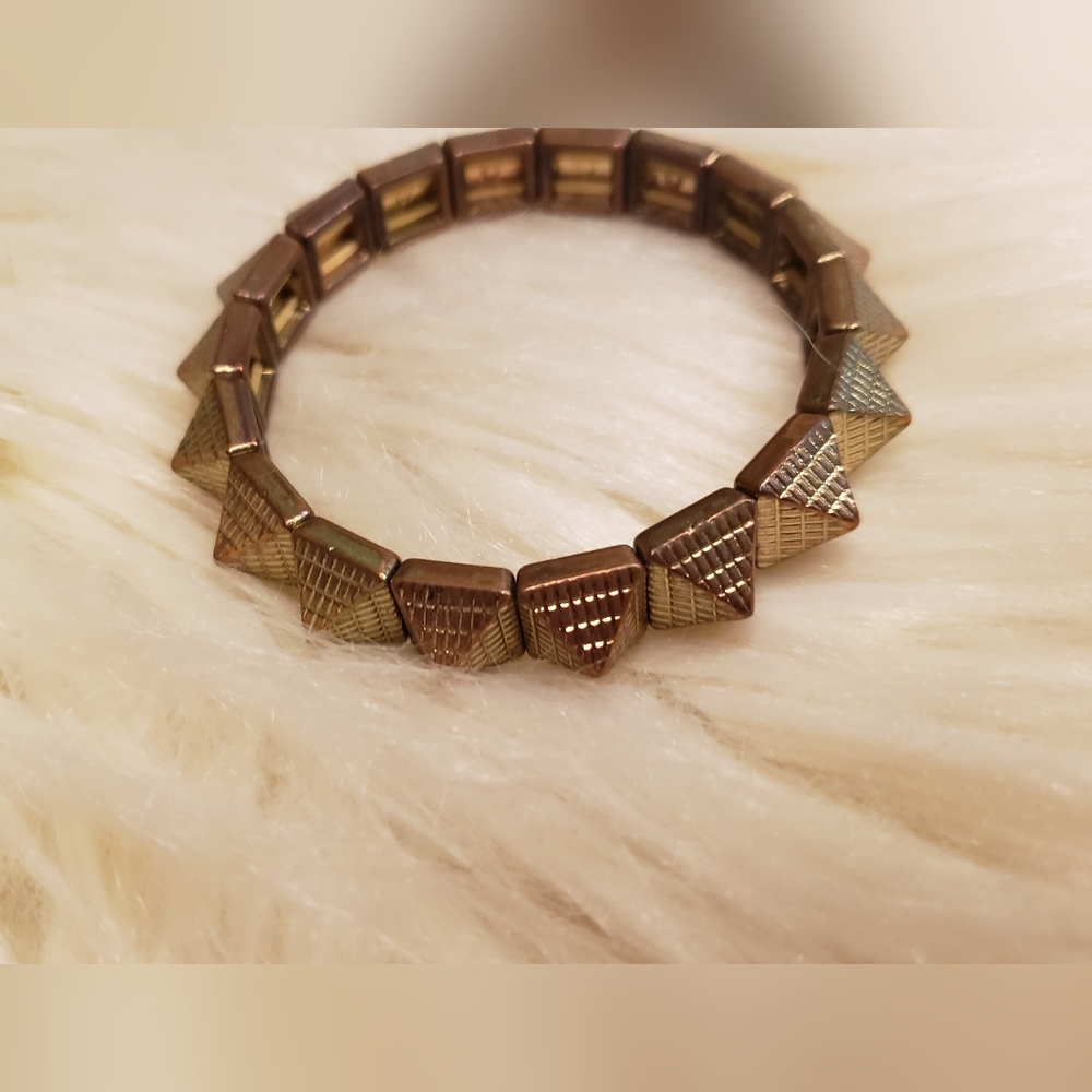 Gold Pyramid Spike Stretch Bracelet Textured Geometric Bangle Vintage Inspired - Picture 4 of 8